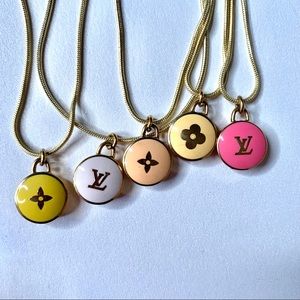 Louis Vuitton charm with necklace (authent…